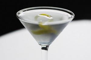 James Bond cocktail - the movie character's favorite drinks